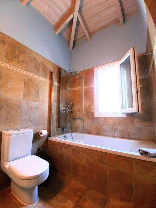 Villa *Drosia*/5' From Town & Sea/Mountain View Frínion Extérieur photo